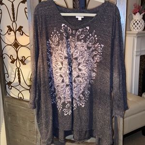 Plus size 30/32 3/4 sleeve gray tee with design